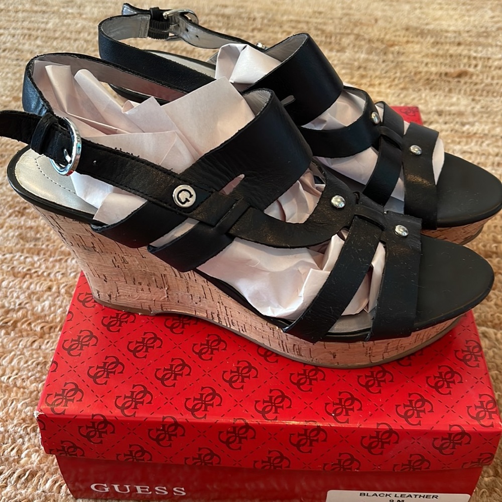 Guess WGStuds leather platform sandals size 9
